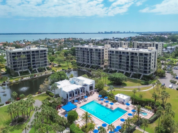 Luxurious Beachfront Condo in Longboat Key Florida - Stunning Gulf Views